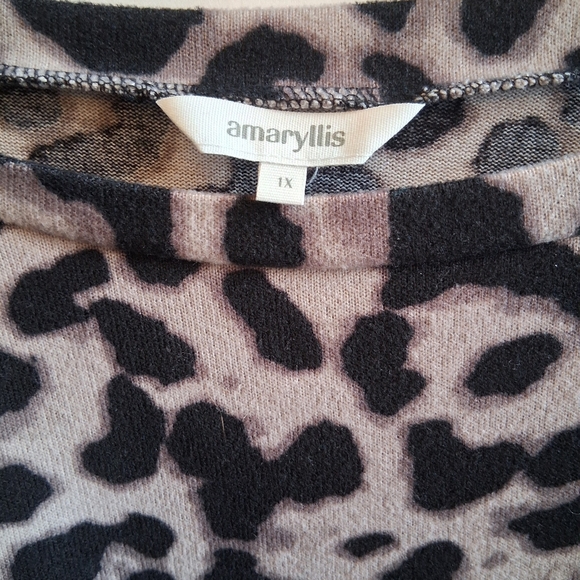 Amaryllis Bell Sleeve Leopard Print Tunic Top Sz 1X - Picture 2 of 6
